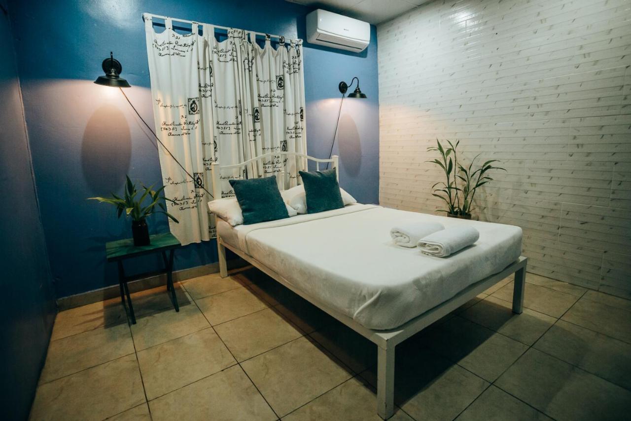 סנטיאגו Hostal & Cafe Travelers מראה חיצוני תמונה