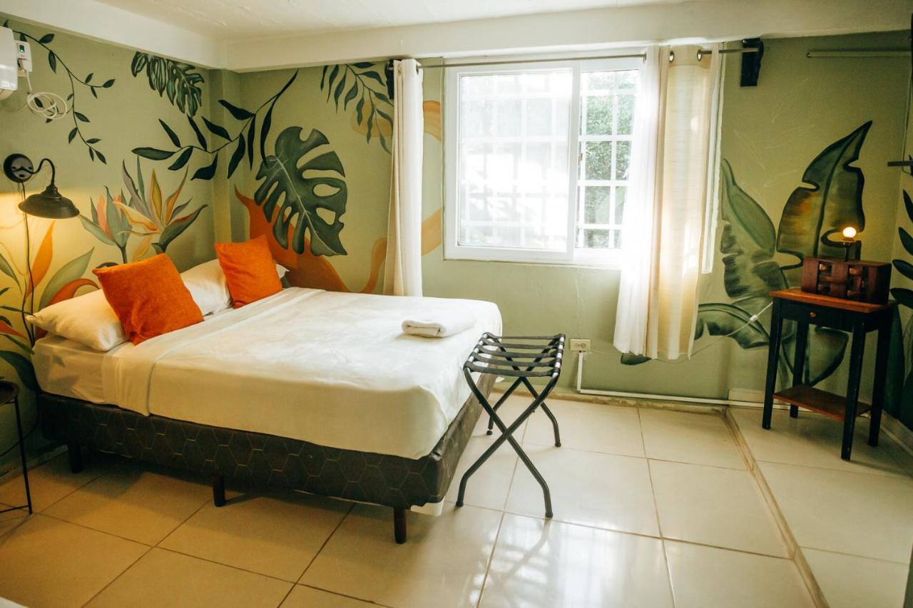 סנטיאגו Hostal & Cafe Travelers מראה חיצוני תמונה